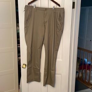 Never worn, NWOT Under Armour Pants